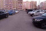 Во дворе Зашекснинского района Череповца под колеса авто попал 5-летний мальчик 