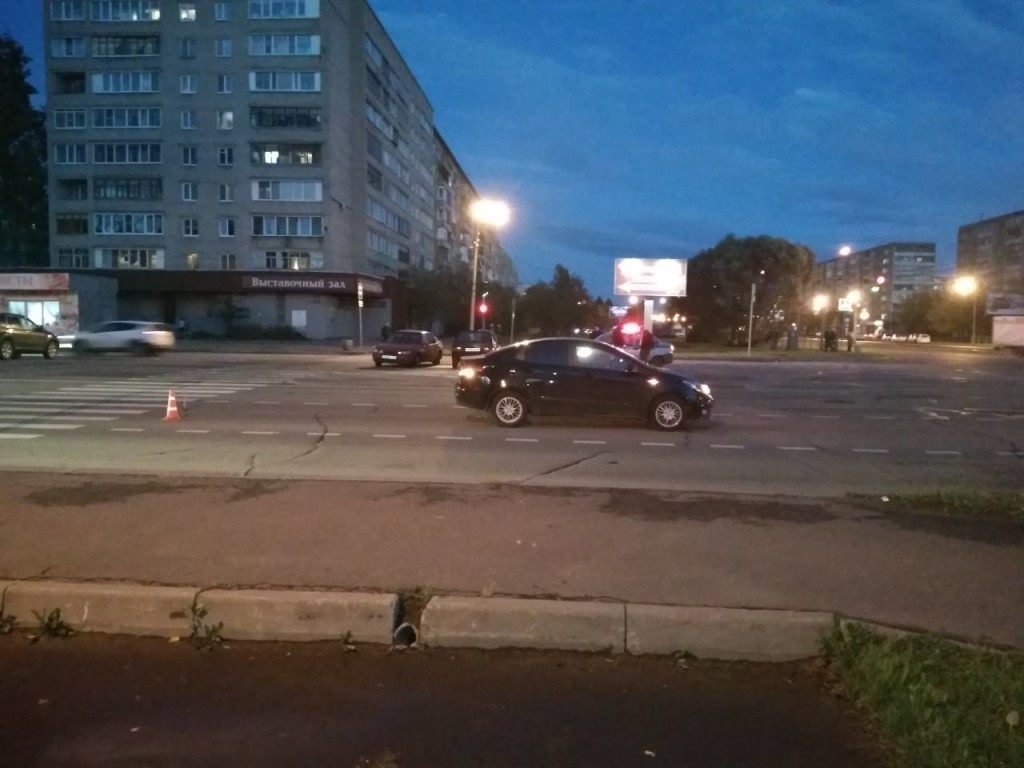 Опубликовано фото ДТП: в Череповце на пешеходном переходе сбили 11-летнего ребёнка (ФОТО)