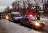 В Череповце полицейские задержали микроавтобус с мигрантами