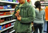 В череповецком супермаркете задержан агрессивный вор-сладкоежка