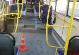 В Череповце в городском автобусе серьёзно травмировалась пассажирка