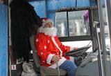 За рулём череповецких автобусов появились Деды Морозы