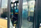 В Череповце в час пик автобус обстреляли из пневматики 