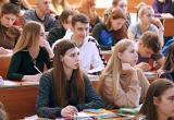Студентам российских вузов могут поднять стипендию до уровня МРОТ