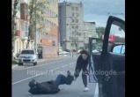 В Вологде двое водителей устроили драку прямо на проезжей части
