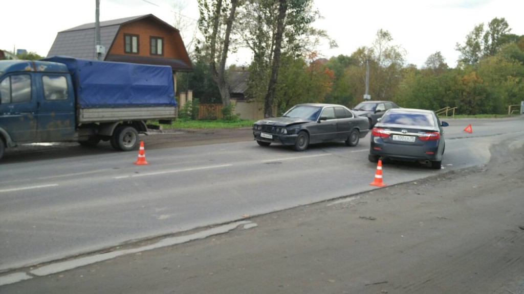 Восемнадцатилетний водитель попал сегодня в ДТП на окраине Череповца. Есть пострадавшие (ФОТО).