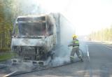 В Череповце на Кирилловском шоссе загорелись две фуры