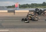 При ДТП на Октябрьском мосту в Череповце пострадал молодой человек (Видео)