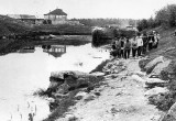 Группа "Белозерская старина" опубликовала старинное фото бурлаков на реке Вытегра