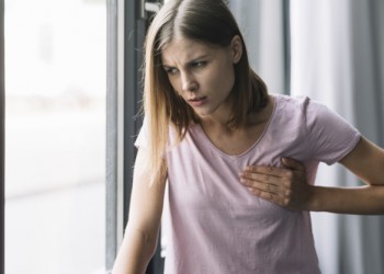 Боль в груди и жжение могут не быть признаком сердечного приступа. Какие еще проблемы это значит?