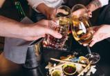 «Будут больше пить»: врач оценил легализацию продажи алкоголя онлайн