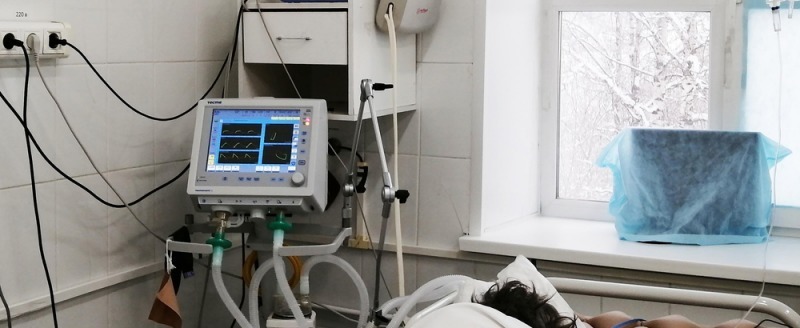 Привыкли к аппарату. Больной подключенный к аппарату ФАС. Краснотурьинск больница городская фото врачей.
