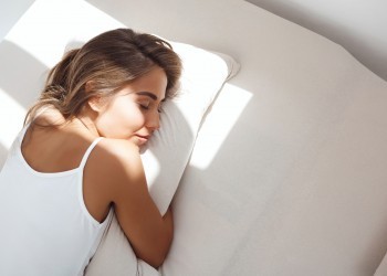 Сон в летнюю жару: 11 советов для спокойного и комфортного сна