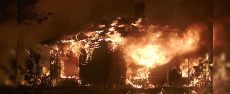 Огонь полностью уничтожил жилой дом в Череповецком районе