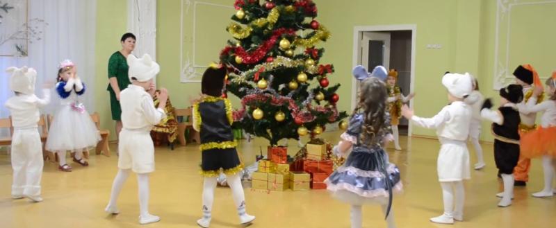 Новогодние утренники в детских садах и школах Череповца состоятся, но с ограничениями