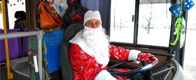  Череповецкими автобусами будут управлять Деды Морозы и Снегурочки
