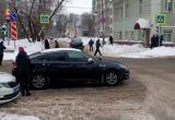 Водитель с пассажиром оказались в травмпункте после столкновения иномарок в Череповце