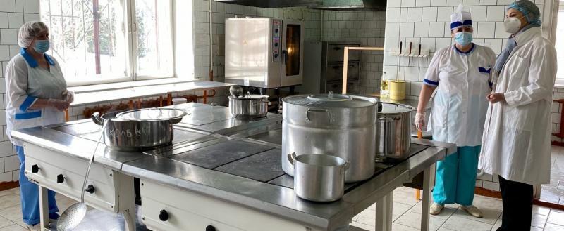 В трех школах Череповецкого района в 2022 году отремонтируют пищеблоки