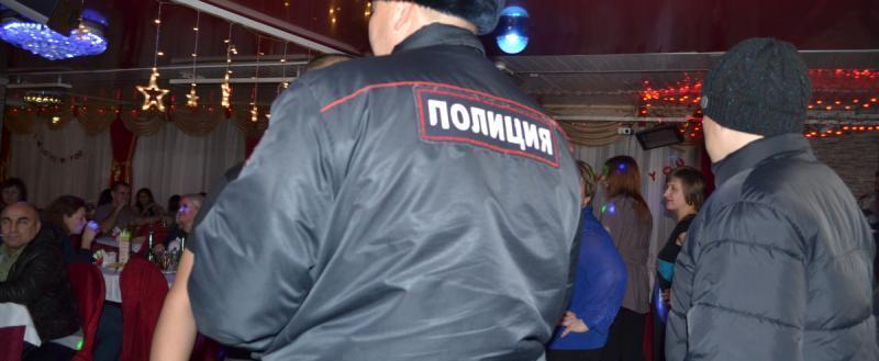 Полицейские вместе с общественниками в ходе ночных рейдов закрыли одно кафе в Череповце