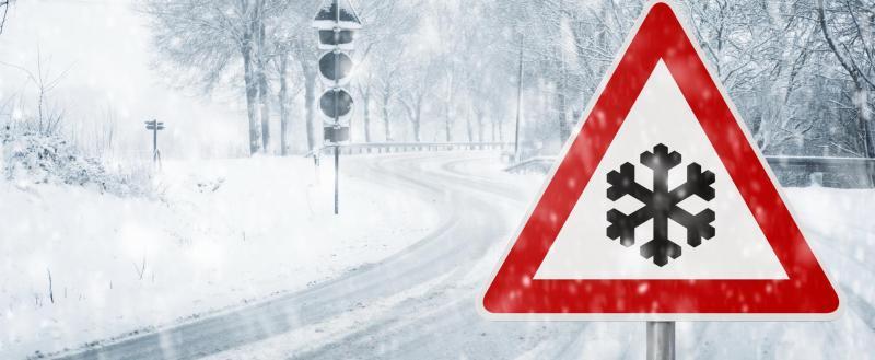 Череповчан просят отказаться от поездок на автомобиле сегодня вечером из-за снегопада