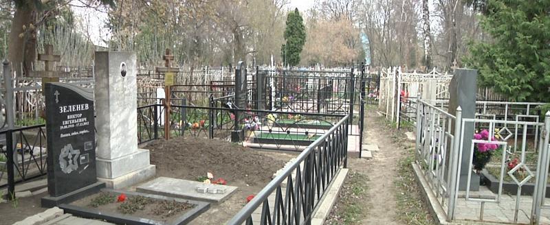 Кладбищенский вор из Бабаева отделался исправительными работами за похищение ритуальных табличек