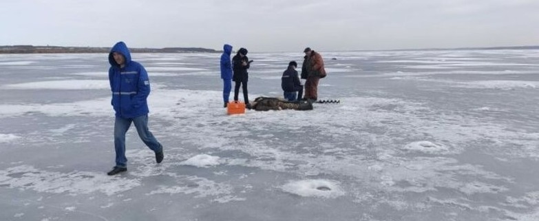 На льду Кубенского озера найден труп мужчины