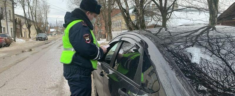Почти 800 нарушений ПДД выявили полицейские Череповца за минувшие выходные
