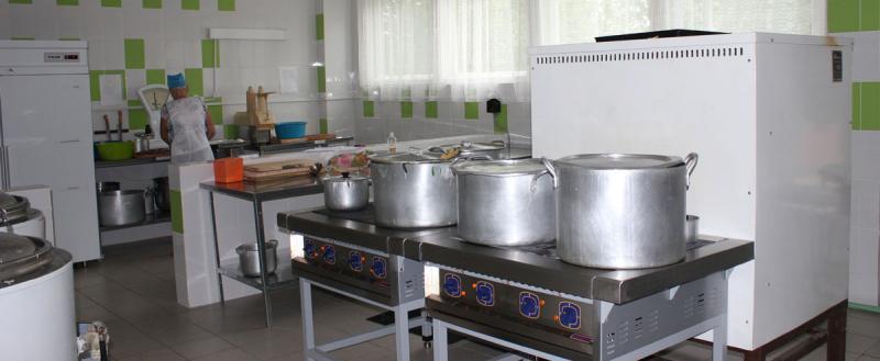 В четырех школах Череповца обновят пищеблоки
