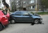 Непристегнутый водитель спровоцировал аварию с участием трех иномарок в центре Череповца