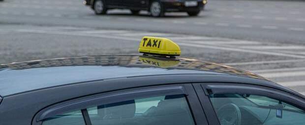 Гражданам с судимостью запретили работать в такси