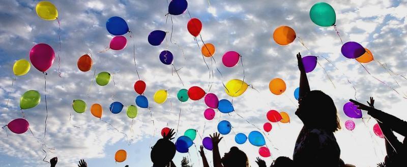 Выпускникам российских школ предложили отказаться от традиционного запуска воздушных шаров