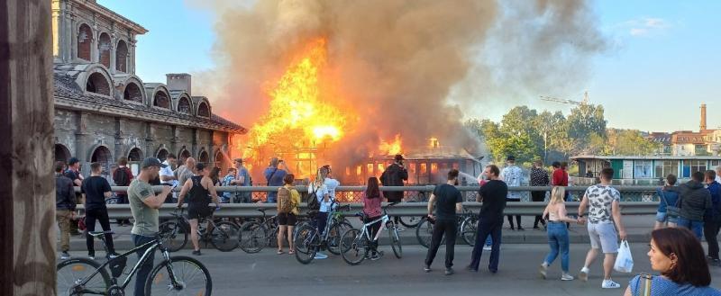 Дебаркадер речного вокзала, сгоревший на прошлой неделе в Вологде, поджег местный житель