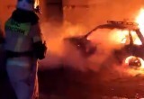 Легковушка сгорела накануне вечером на улице Маяковского в Череповце