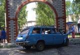 В Кич-Городке пожилой водитель "Жигулей" врезался в кирпичные ворота и погиб