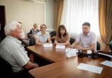 С вопросом социальной догазификации в деревне Погорелово Вологодского района разбирался Андрей Луценко