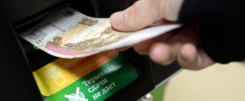 Россиянам могут временно "заморозить" денежные переводы свыше 10 тысяч рублей