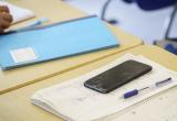 Всем российским школьникам запретили использовать мобильные телефоны на уроках