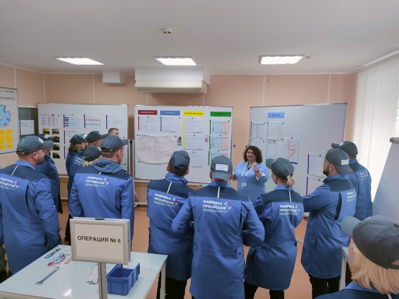Работники череповецких предприятий обучились инструментам бережливого производства на Фабрике процессов