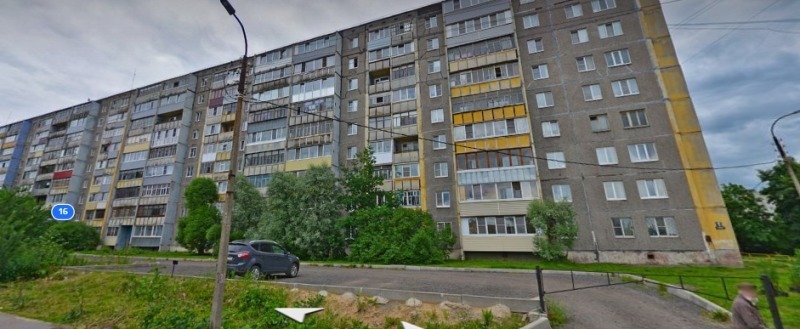 В Заягорбском районе Череповца 12-летняя девочка выпала из окна