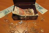 15-летний подросток из Вологодской области в течение полугода воровал деньги и драгоценности у своего опекуна