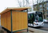 В Череповце автобусные и трамвайные остановки убирают от рекламы четыре раза в сутки