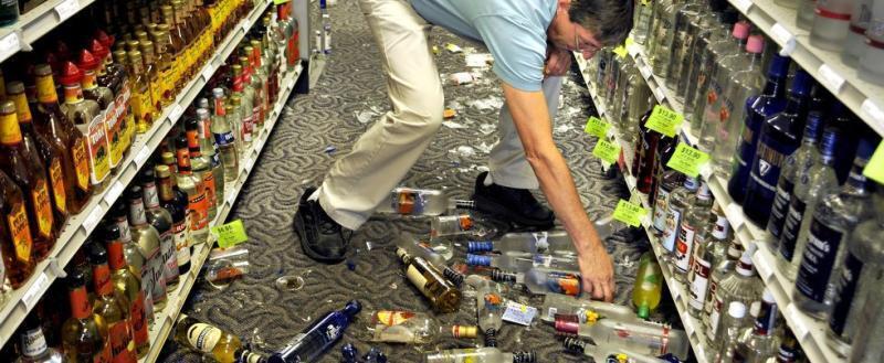 В Череповце посетитель супермаркета разбил несколько бутылок с алкоголем и оказался в полиции