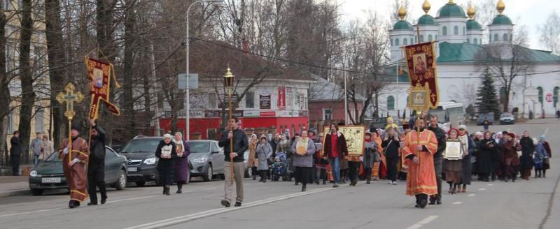 4 ноября череповец. Крестный ход в Череповце. Ночной крестный ход Воскресенский собор Череповец. Череповец 4 ноября. Воскресенский собор Череповца Крестные ходы в 60-е годы.