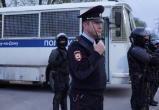 На юге России задержан одетый в камуфляж преступник, который накануне расстрелял полицейских из пулемета
