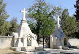 Двое вологодских гастролеров обокрали кладбище в Севастополе