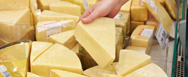 Похитительницы сыра отправились прямиком в полицию из супермаркетов Вологды и Череповца