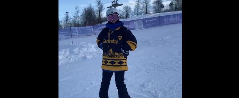 Ида Галич засветилась на горнолыжном курорте в хоккейном свитере 