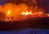 В Вологодской области горит деревообрабатывающее предприятие