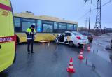 В Череповце маршрутный автобус столкнулся с "Логаном" на Северном шоссе 