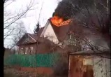 В Череповце на Волгучинской загорелся недостроенный двухэтажный коттедж